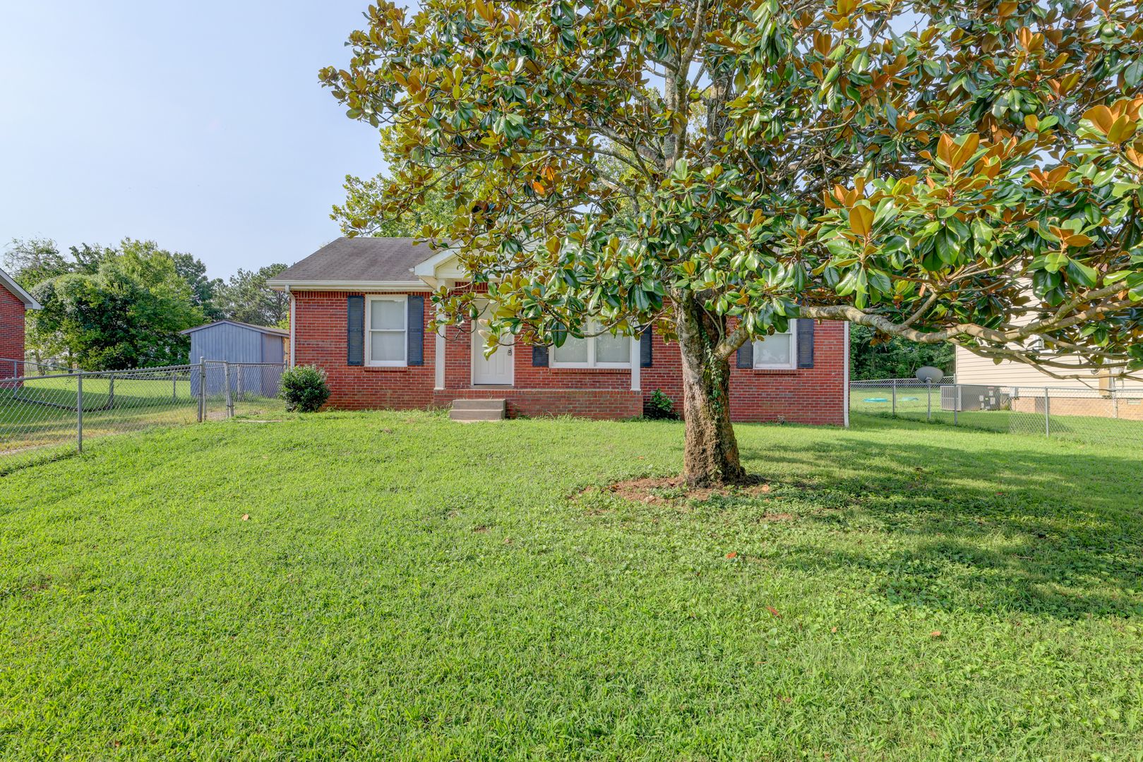 Clarksville House: 204 Bob White Drive