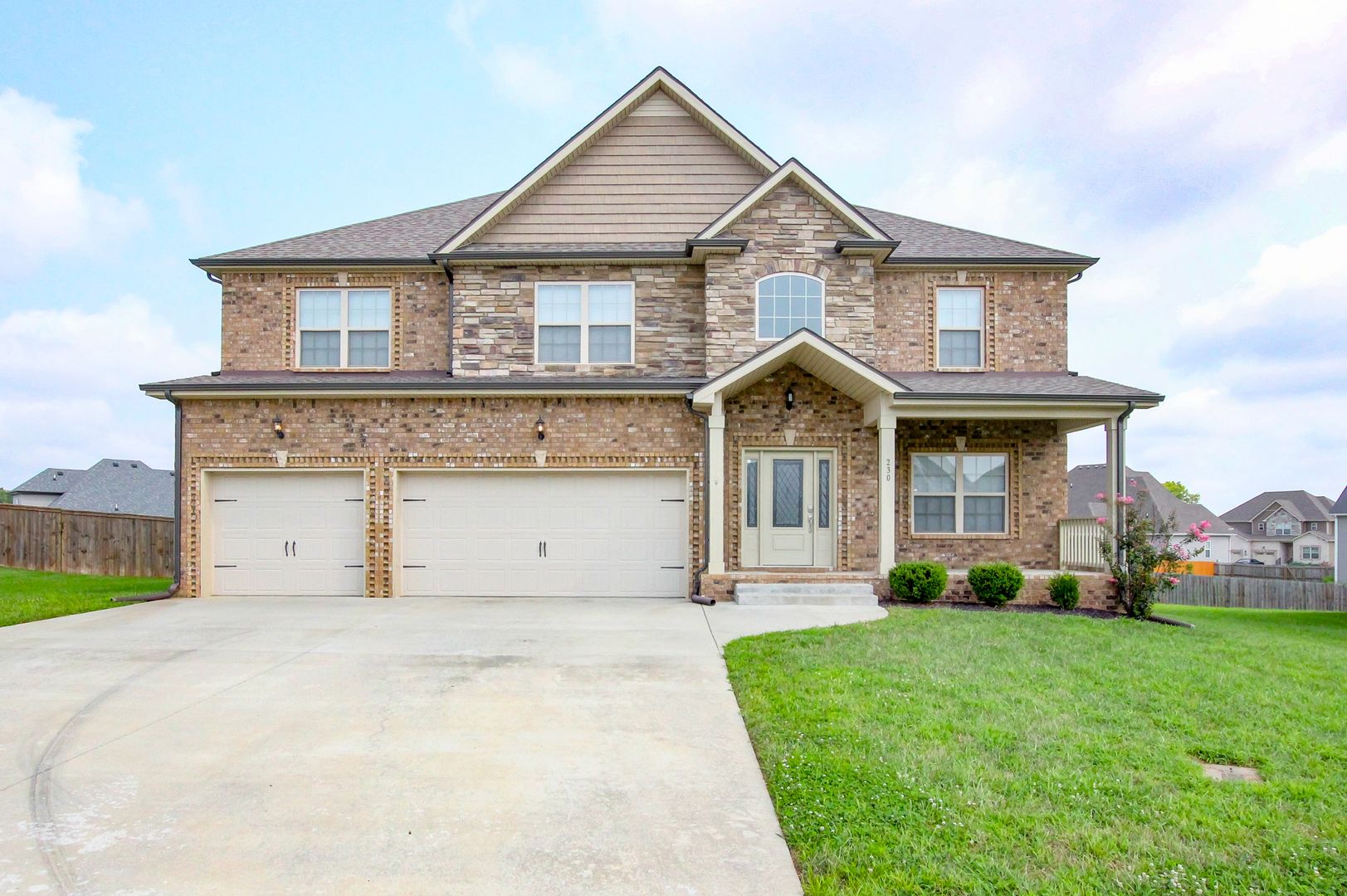 Clarksville House: 230 Cotoneaster Lane