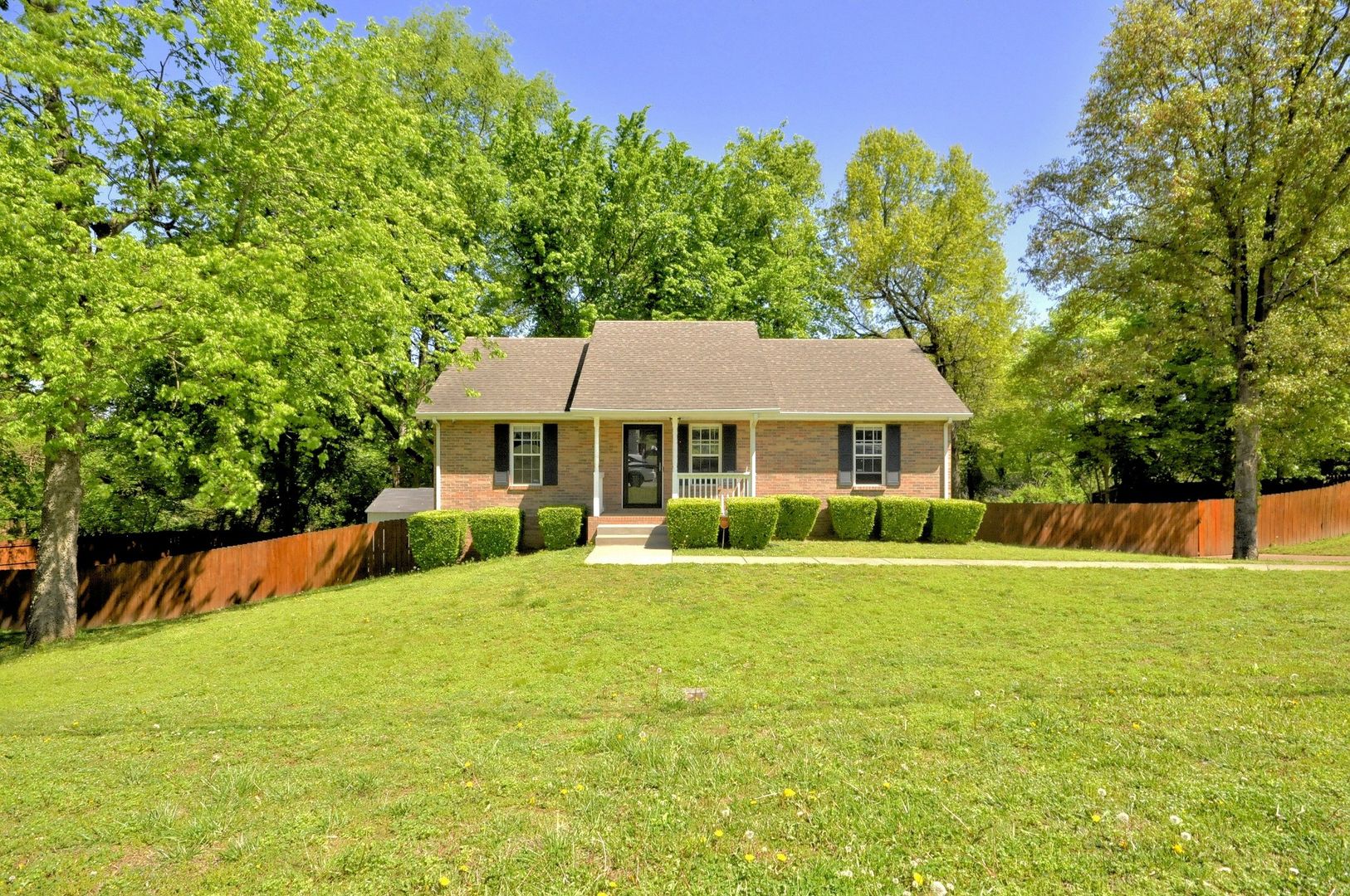 Clarksville House: 3253 N. Senseney Circle