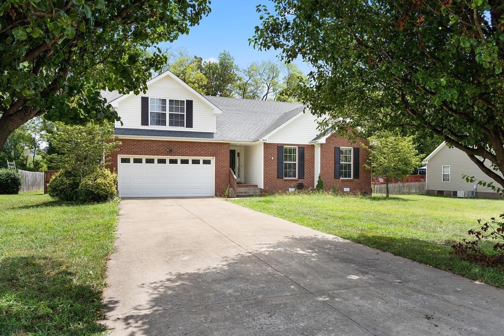 Clarksville House: 3868 Benjamin Drive