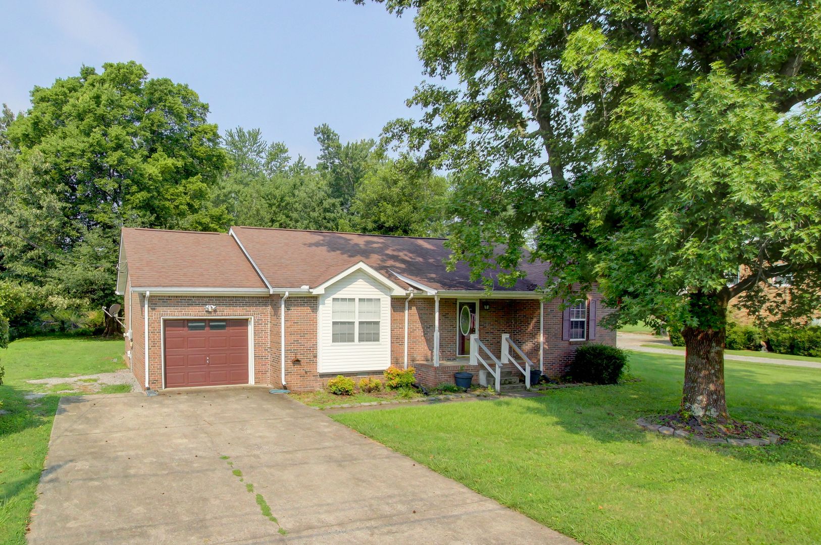 Clarksville House: 2104 Pea Ridge Road