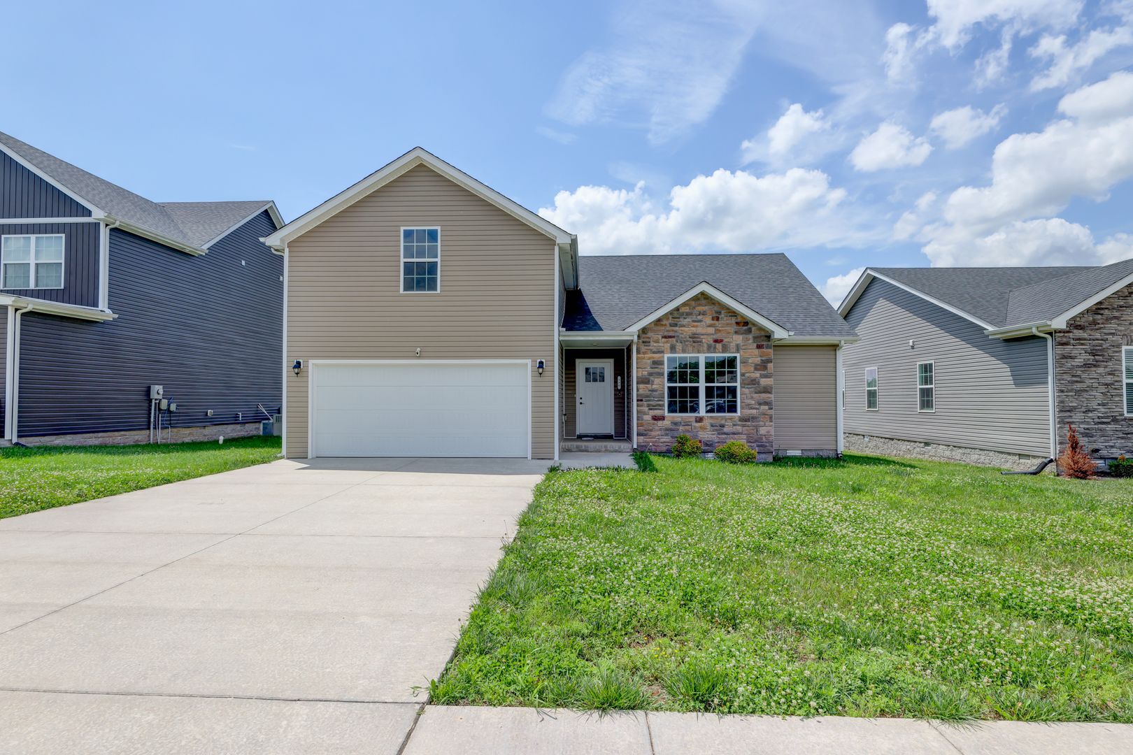 Clarksville House: 390 Pinkston Court