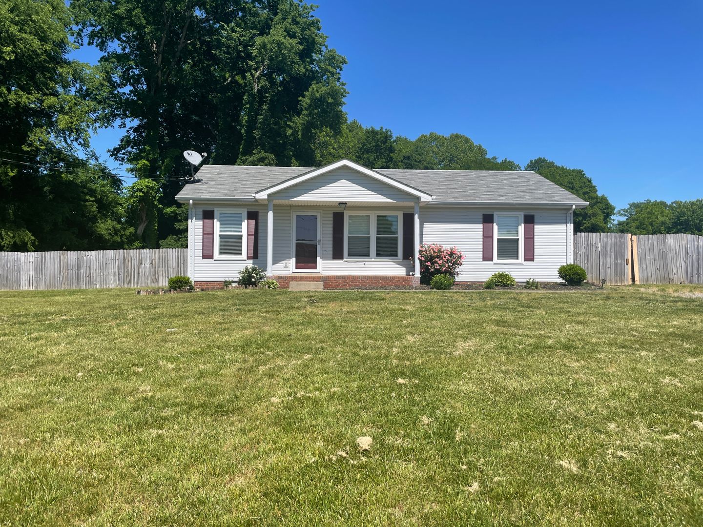 Clarksville House: 1055 Tolliver Way