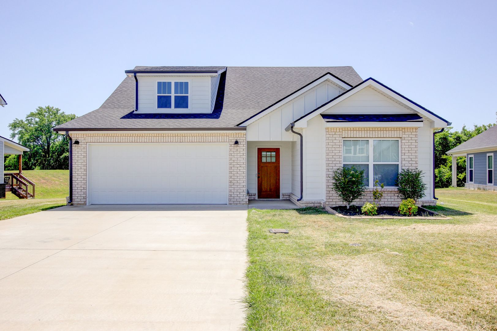 Clarksville House: 381 Frontier Drive