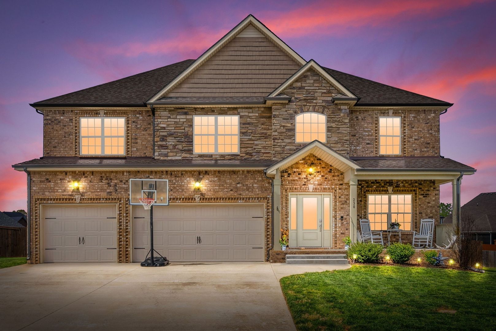 Clarksville House: 230 Cotoneaster Lane