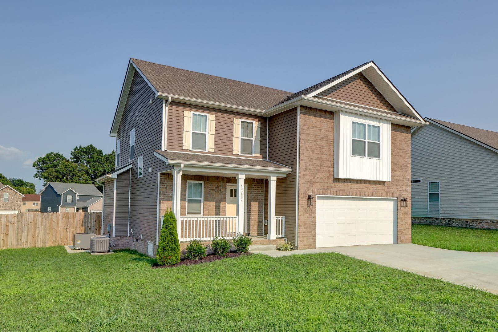 Clarksville House: 1385 Harmon Lane