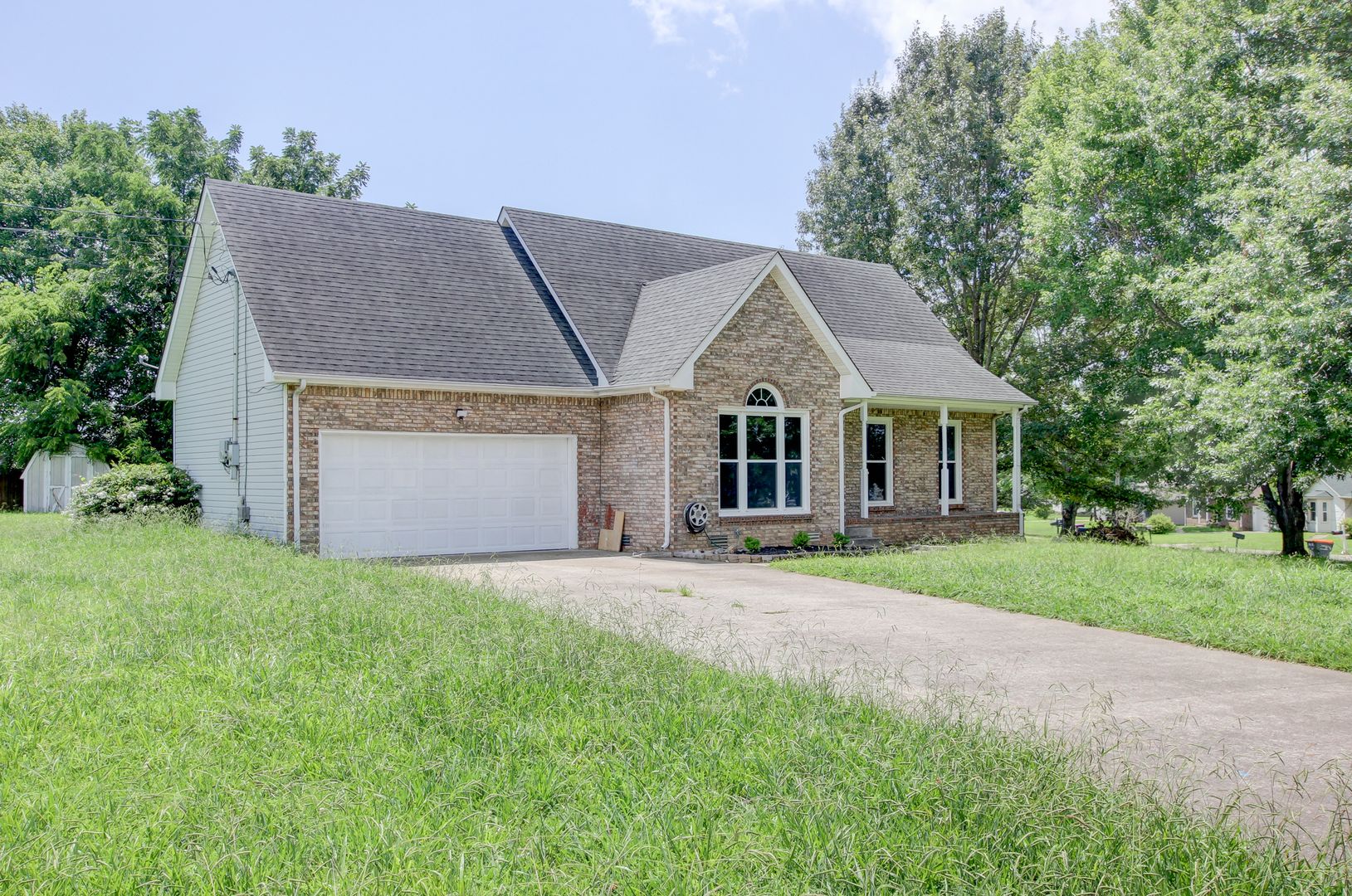 Clarksville House: 180 Kings Deer Drive