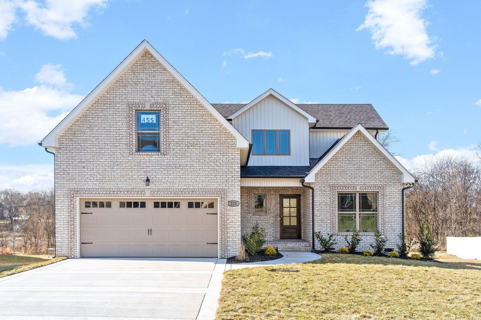 Clarksville House: 228 Bluebriar Terrace