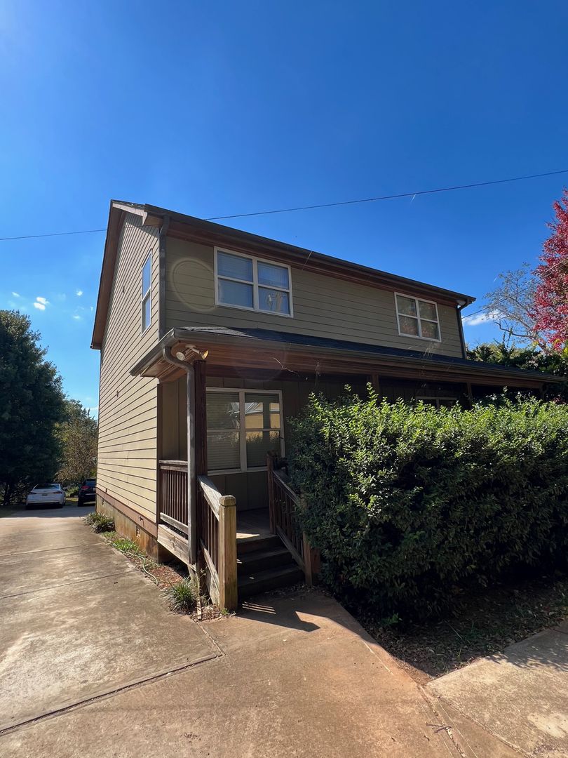 Athens Apartment: 1430 E Broad Street