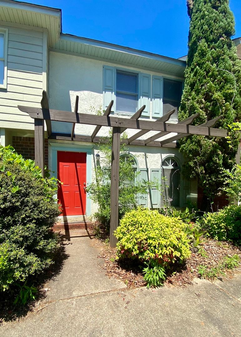 Athens Apartment: 108-188 Berlin Court