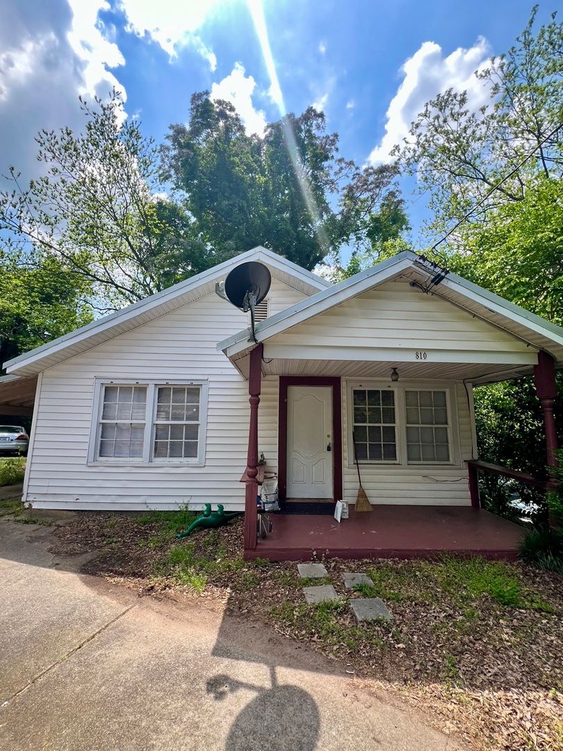 Athens Apartment: 810 Oconee Street