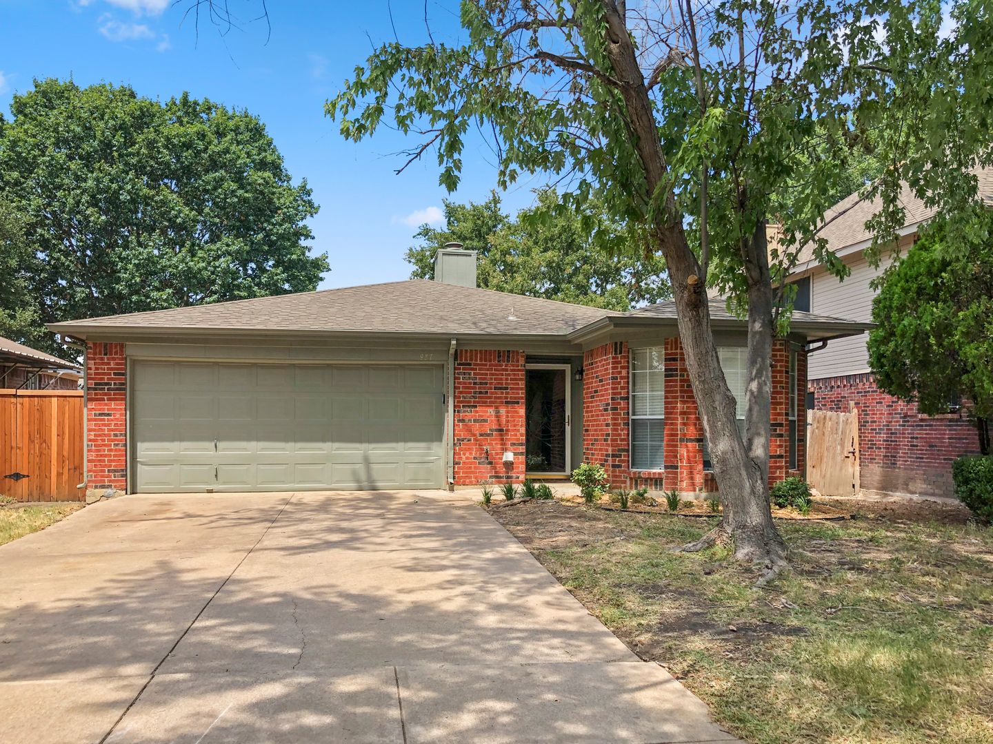 Arlington House: 937 Ashmount Lane