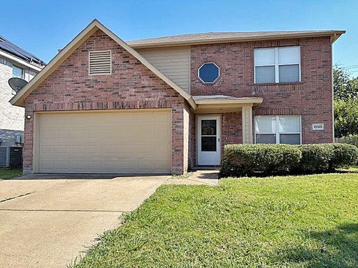 Large 2 story home with easy access to 820 and 30! – photo 1