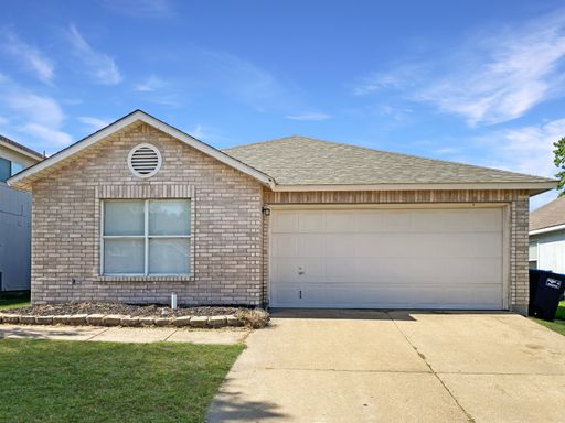 3 Bedroom 2 Bath Home In Fort Worth – photo 1