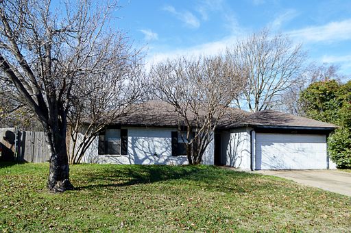 Charming 3/2 with Fireplace & Breakfast Bar - Minutes from I-20