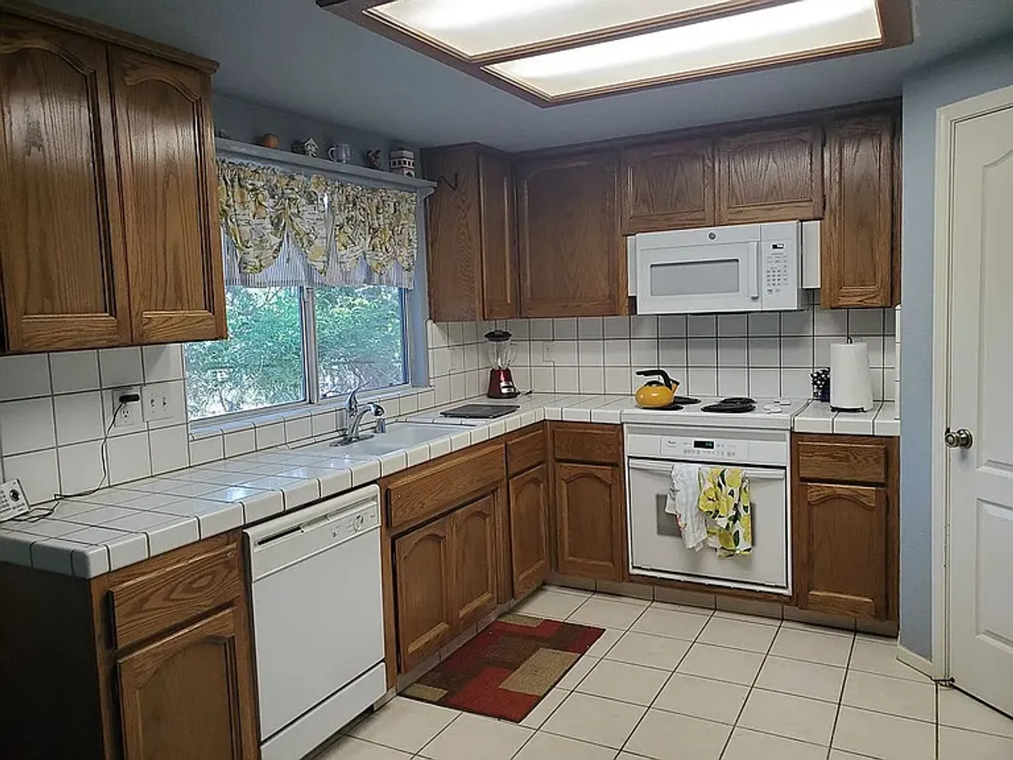 Oakhurst House: Hang Tree Ln