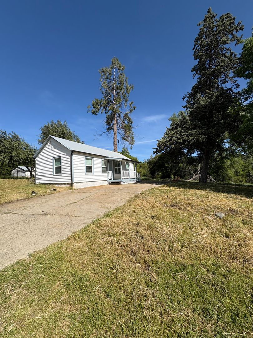 Mariposa House: Allred Rd