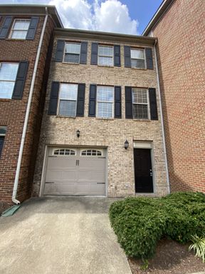 Spacious 3 bedroom townhouse in Dove Creek Subdivision! 20260504 – photo 1