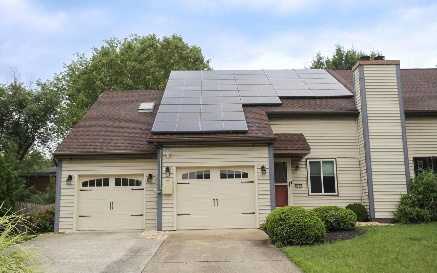 Middletown House: 1901 Mountain View Road