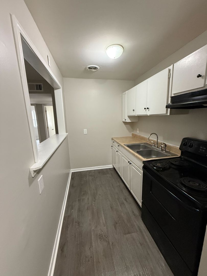 Greensboro Apartment: 3501 N Church St