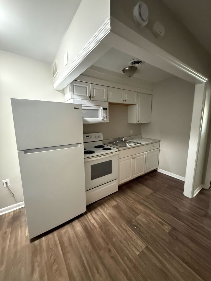 Greensboro Apartment: 3700-3706 Flint St