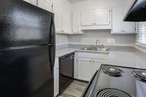 Newly Renovated, Peaceful, and Quiet 2 Bedroom Apartment in the Heart of GSO – photo 1