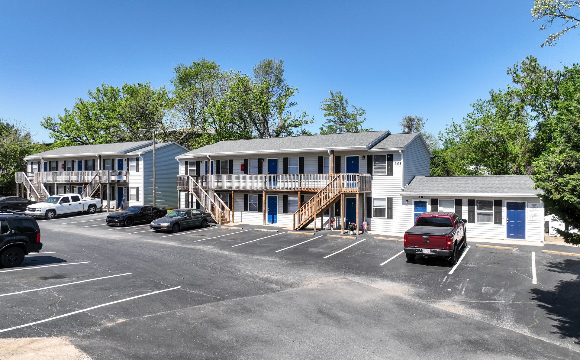 Kernersville Apartment: 310 Jefferson St