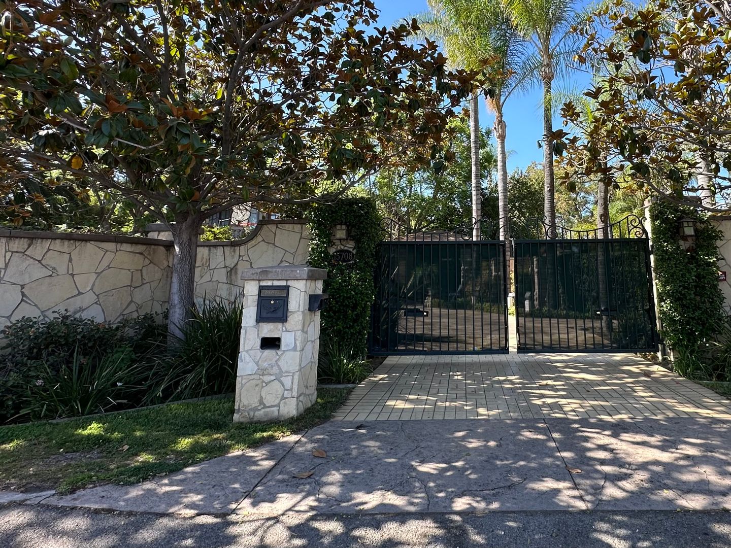 North Hills Apartment: 15708 Rayen Ave