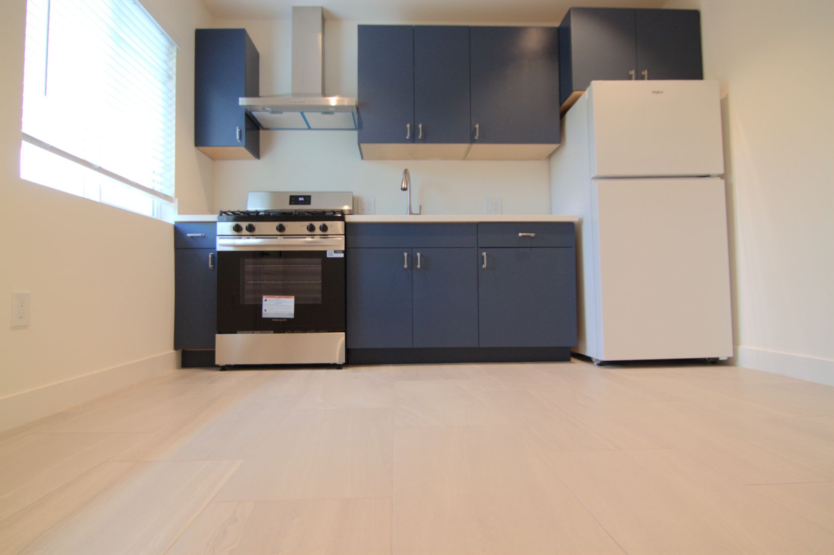 San Fernando Apartment: 216 Harding Ave