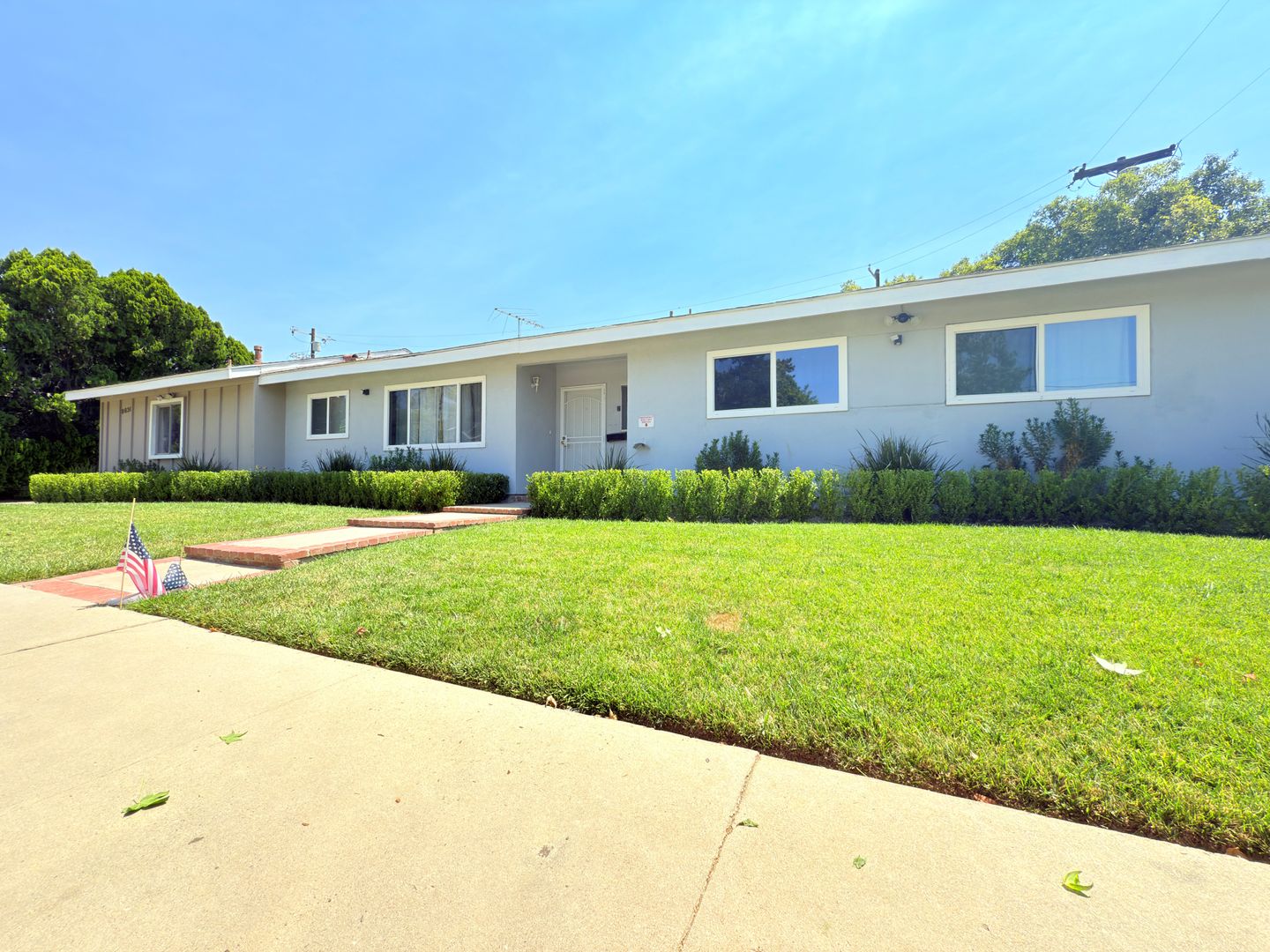 Northridge House: 9630 Wilbur Ave