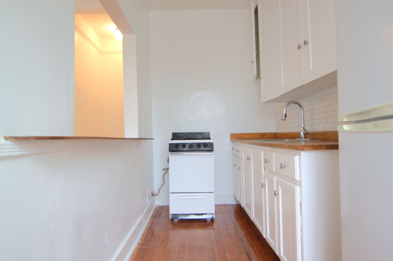Los Angeles Apartment: 6358 Yucca St