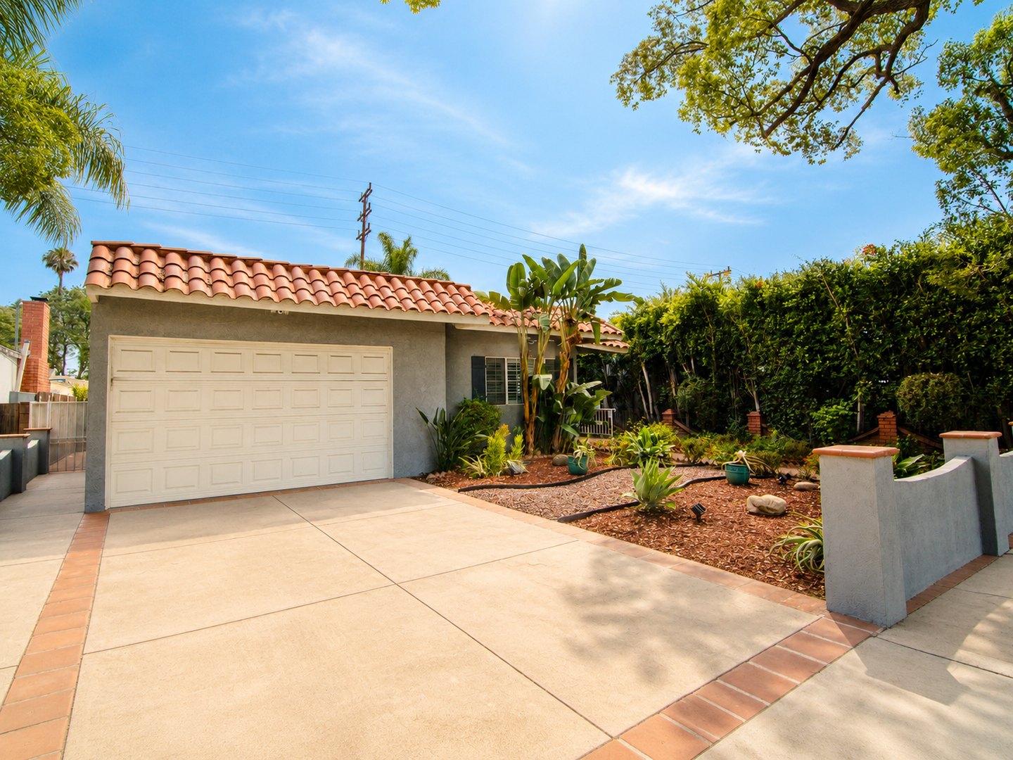 Burbank House: 1440 N Pass Ave