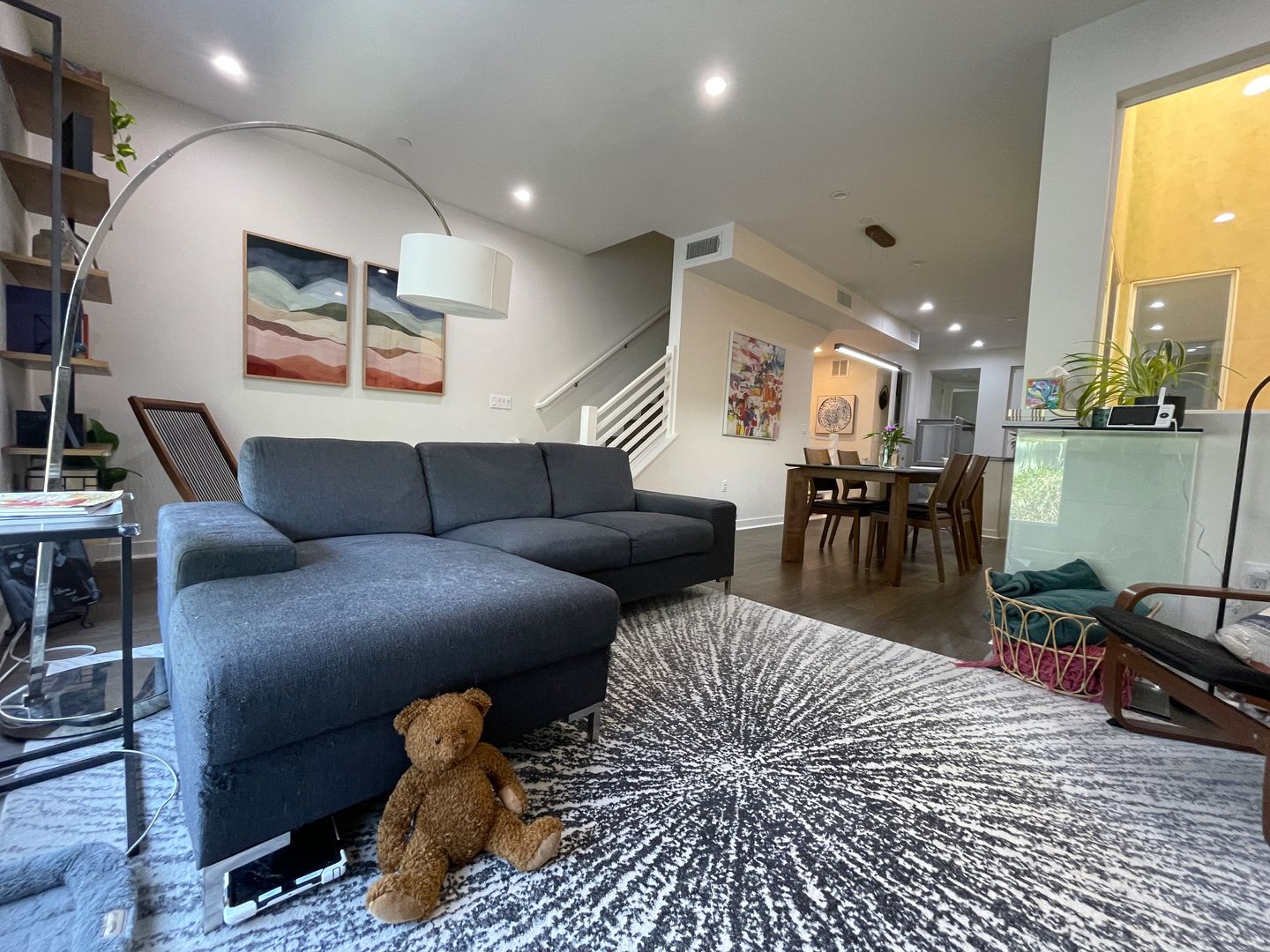 Van Nuys House: 14107 W Monroe Pl