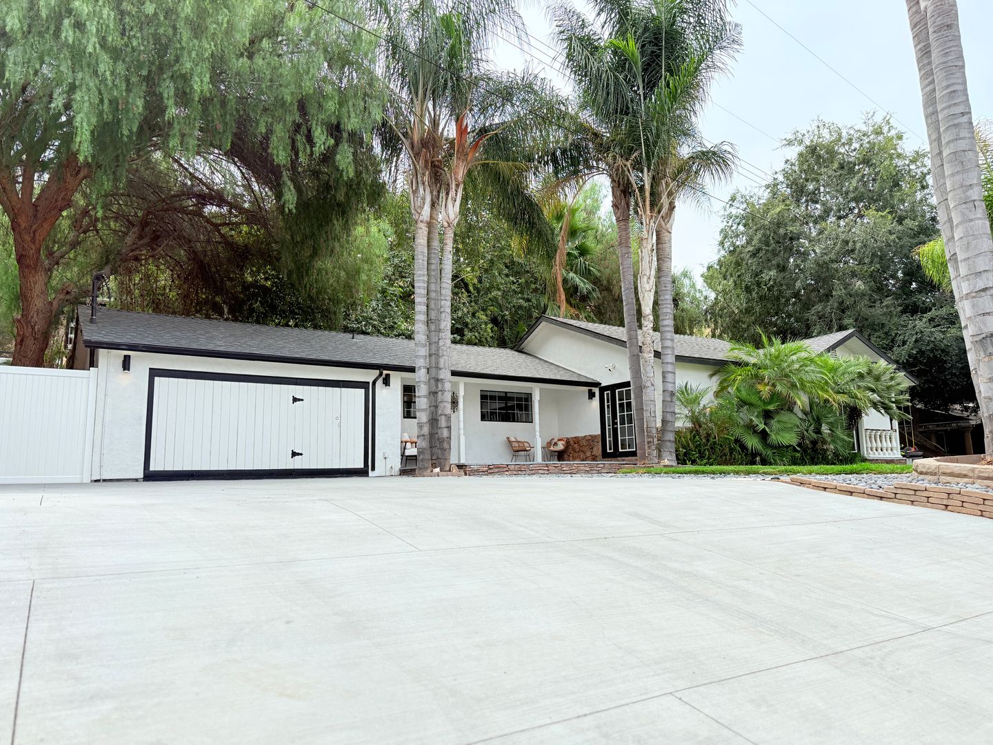 Stonehurst House: 9501 Clybourn Ave