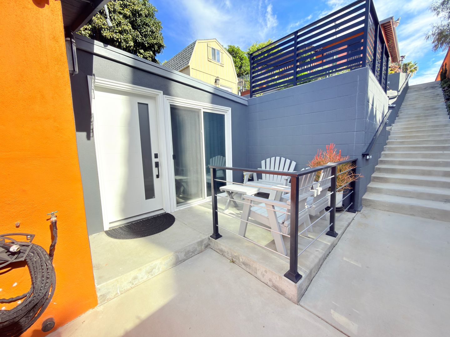 Los Angeles Apartment: 338-340 N Vista Pl -/ 341 Marie Ave