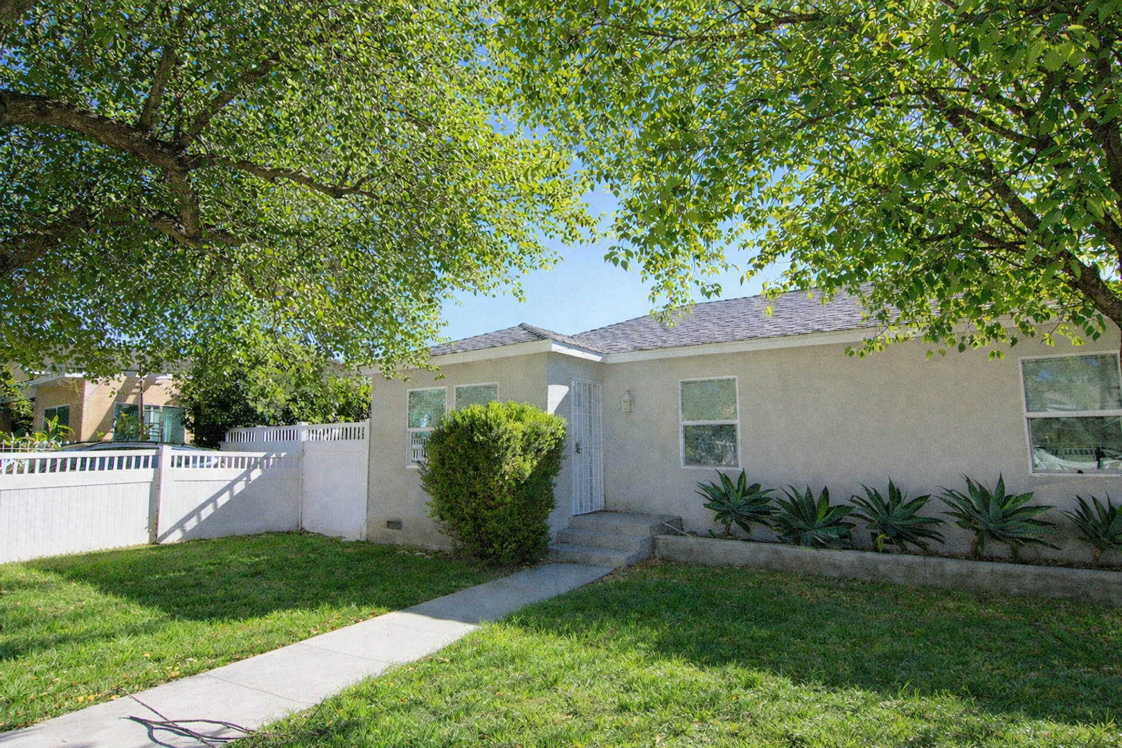 Sylmar House: 14436 Carlsbad St
