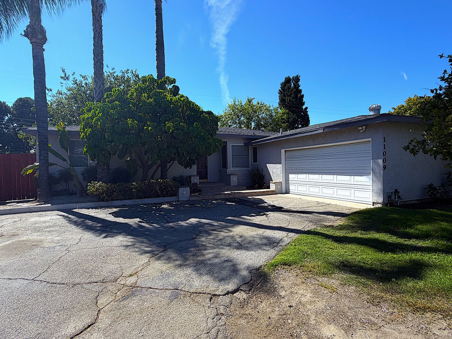 Granada Hills House: 11009 Danube Ave