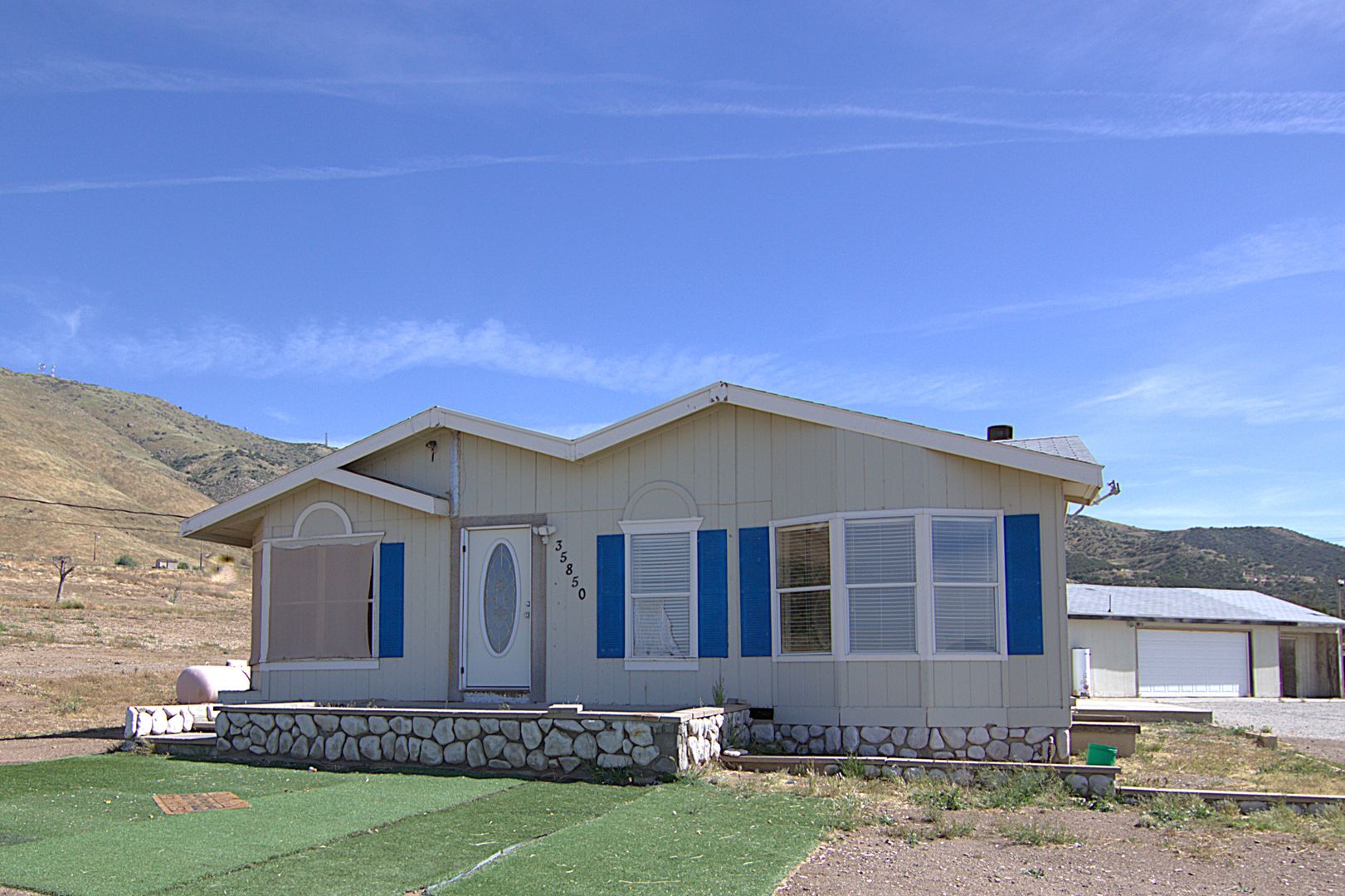 Acton House: 35850 Via Famero Dr