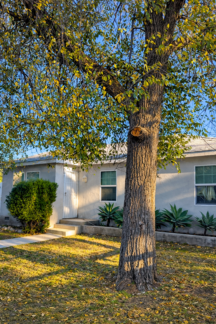 Sylmar House: 14436 Carlsbad St