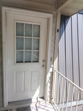 2Bd/2BA Recently reduced!! Half off first full month's rent w/ immediate move in!!