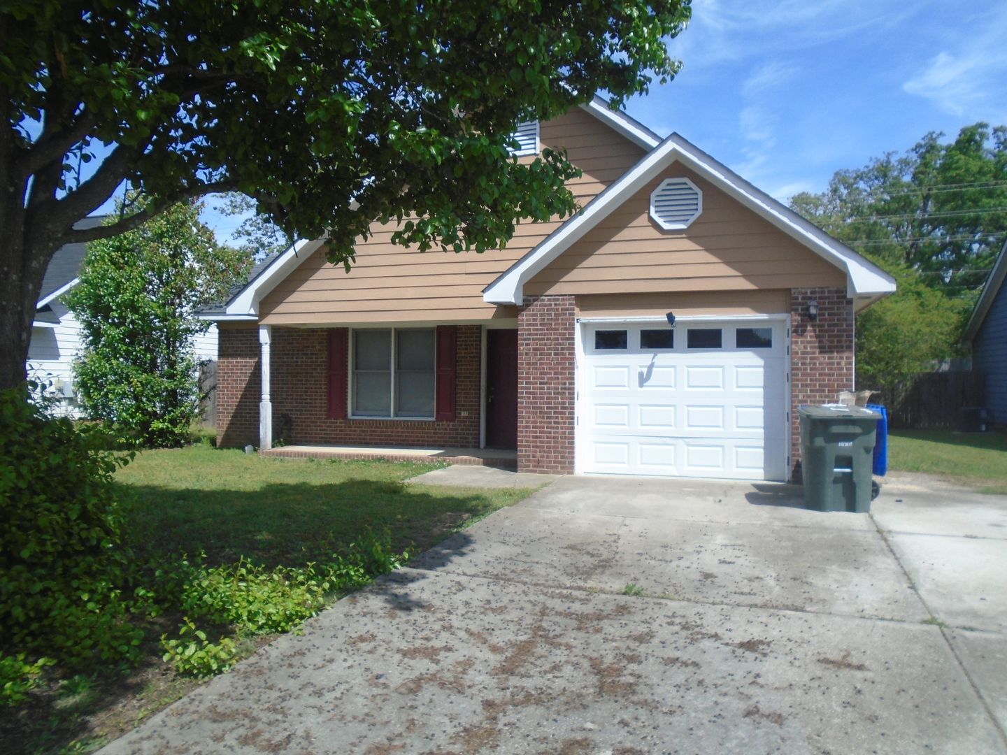 Fayetteville House: 6334 Greycliff Dr