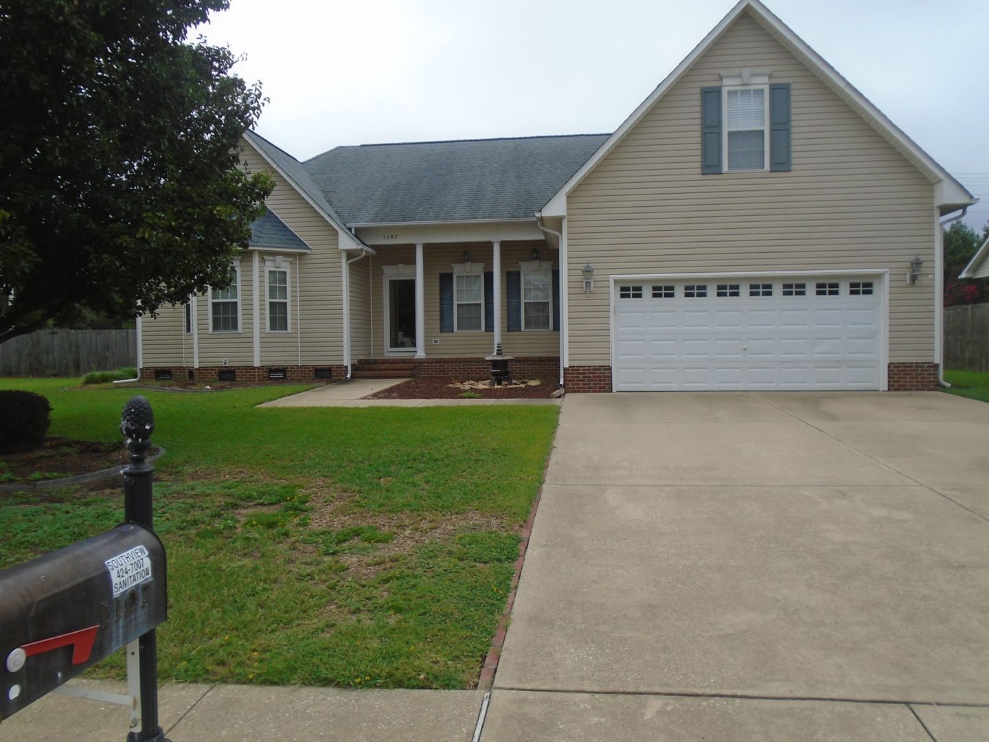 Hope Mills House: 1107 Thistle Gold Dr.