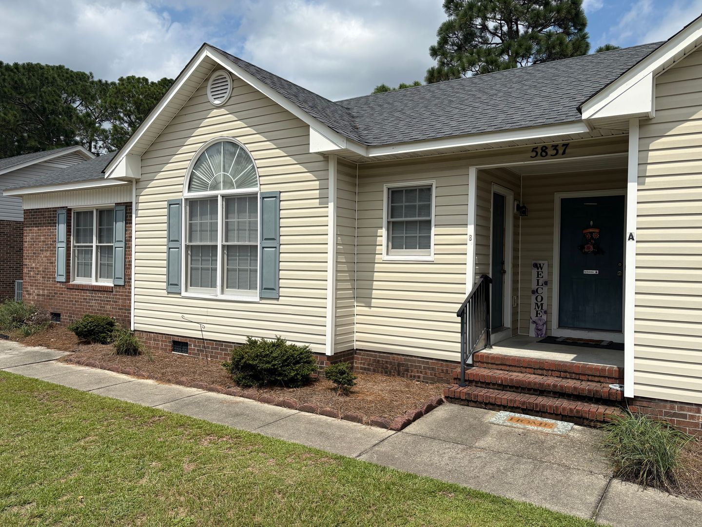 HOpe Mills House: 5837 Maidstone Ln.