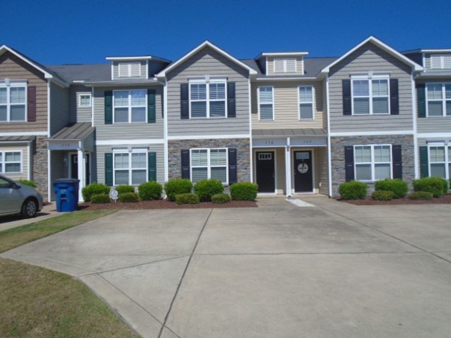 Raeford Townhome: 172 Collinwood Dr.