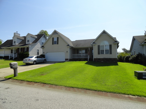 4BD/2BA Available Now! Featuring a half off first full month's rent w/ immediate move in!! – photo 1