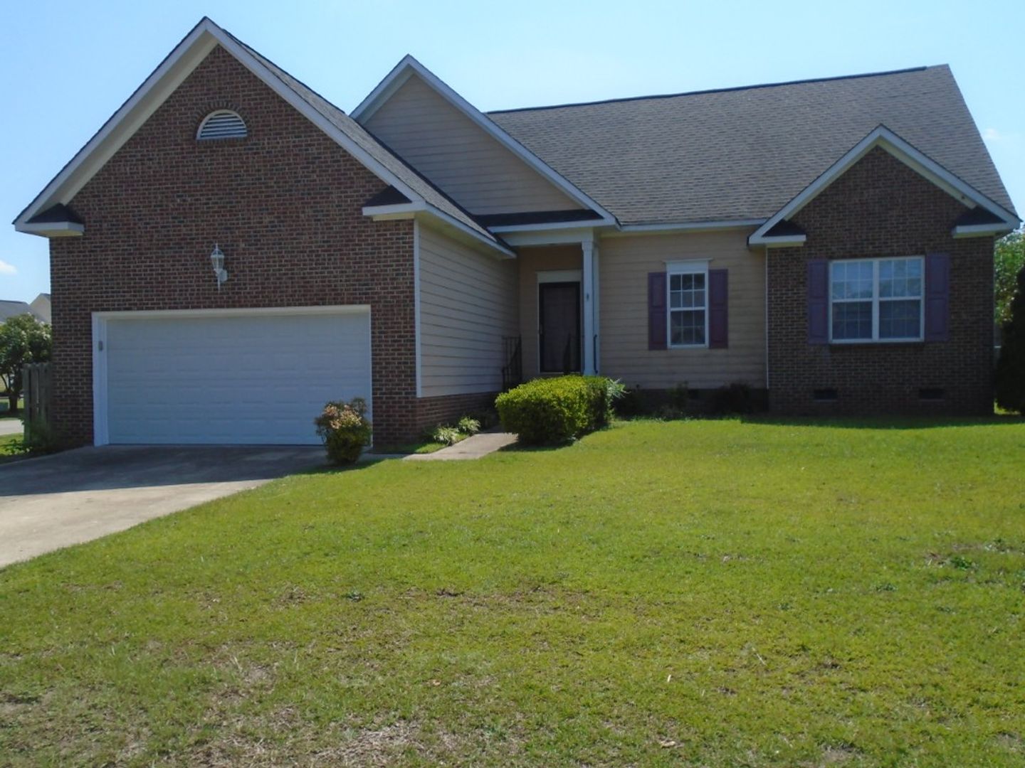 Hope Mills House: 5619 Walking Trail Way