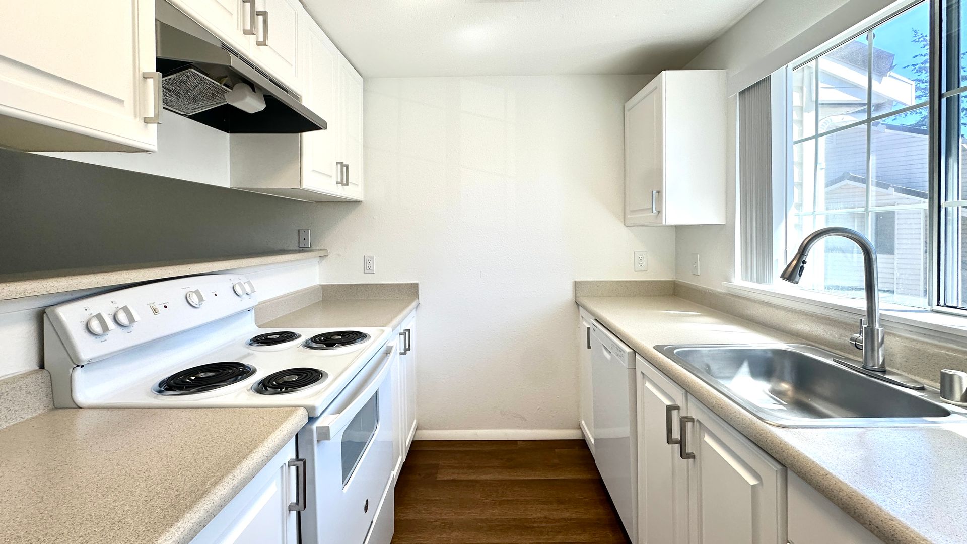 Auburn Apartment: 3702 Auburn Way S, Leasing Office