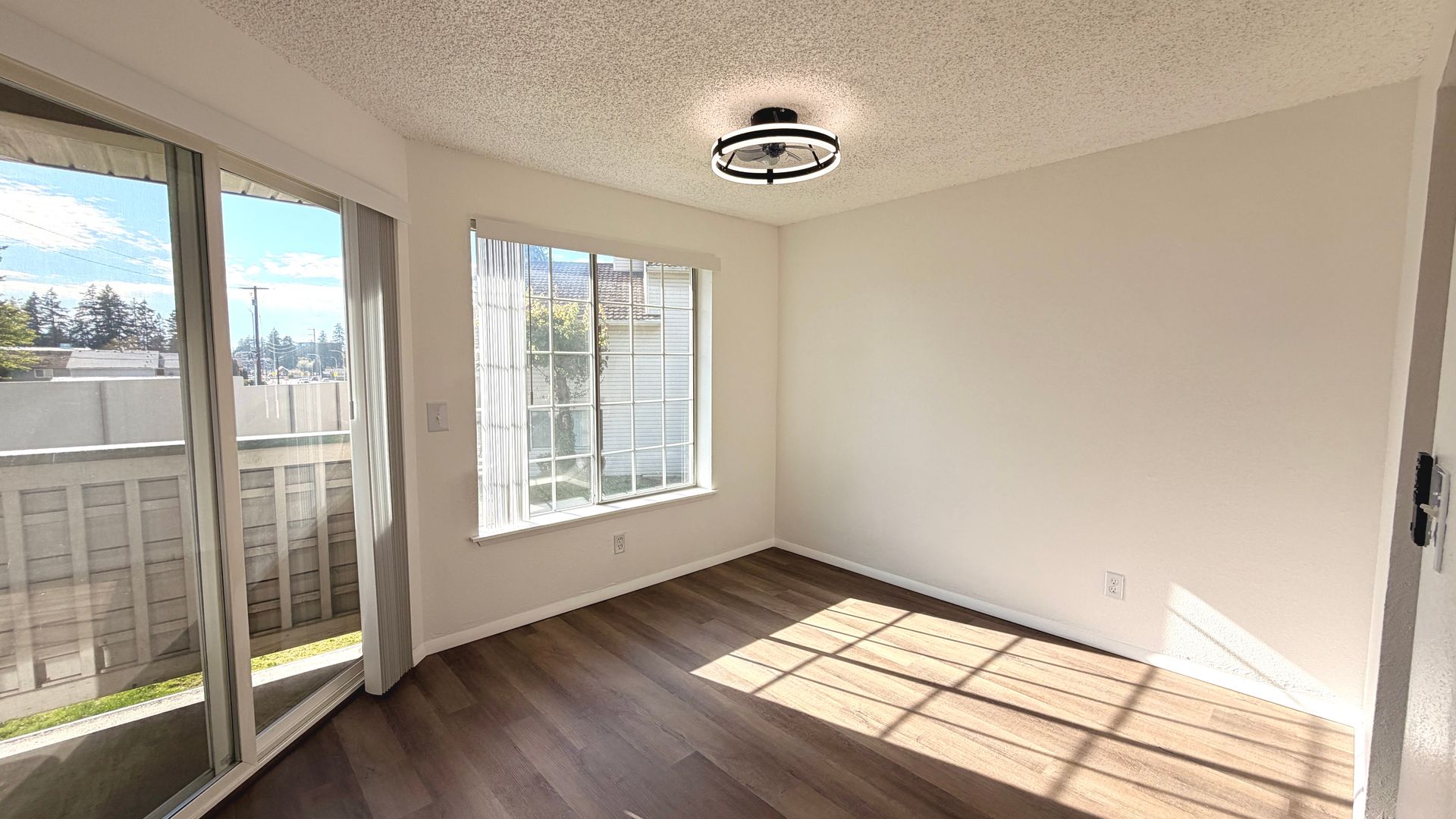 Auburn Apartment: 3702 Auburn Way S, Leasing Office