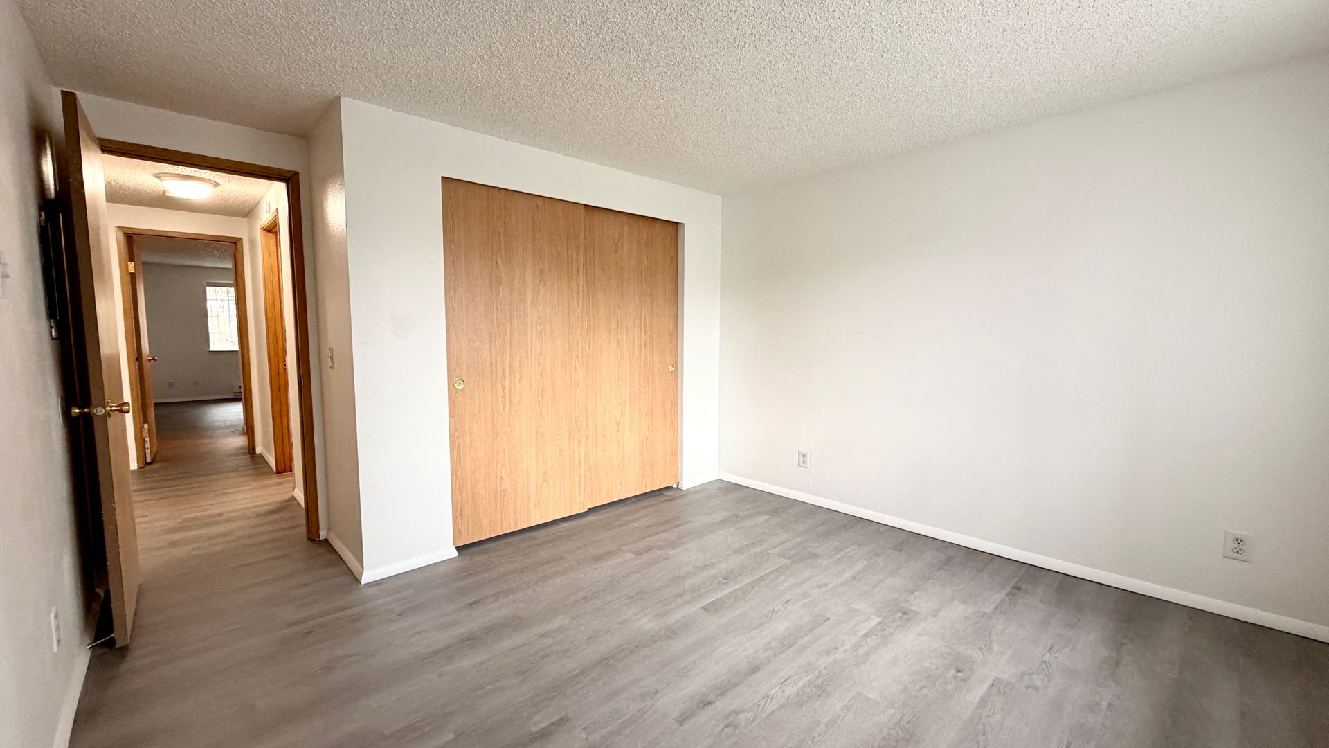 Auburn Apartment: 3702 Auburn Way S, Leasing Office