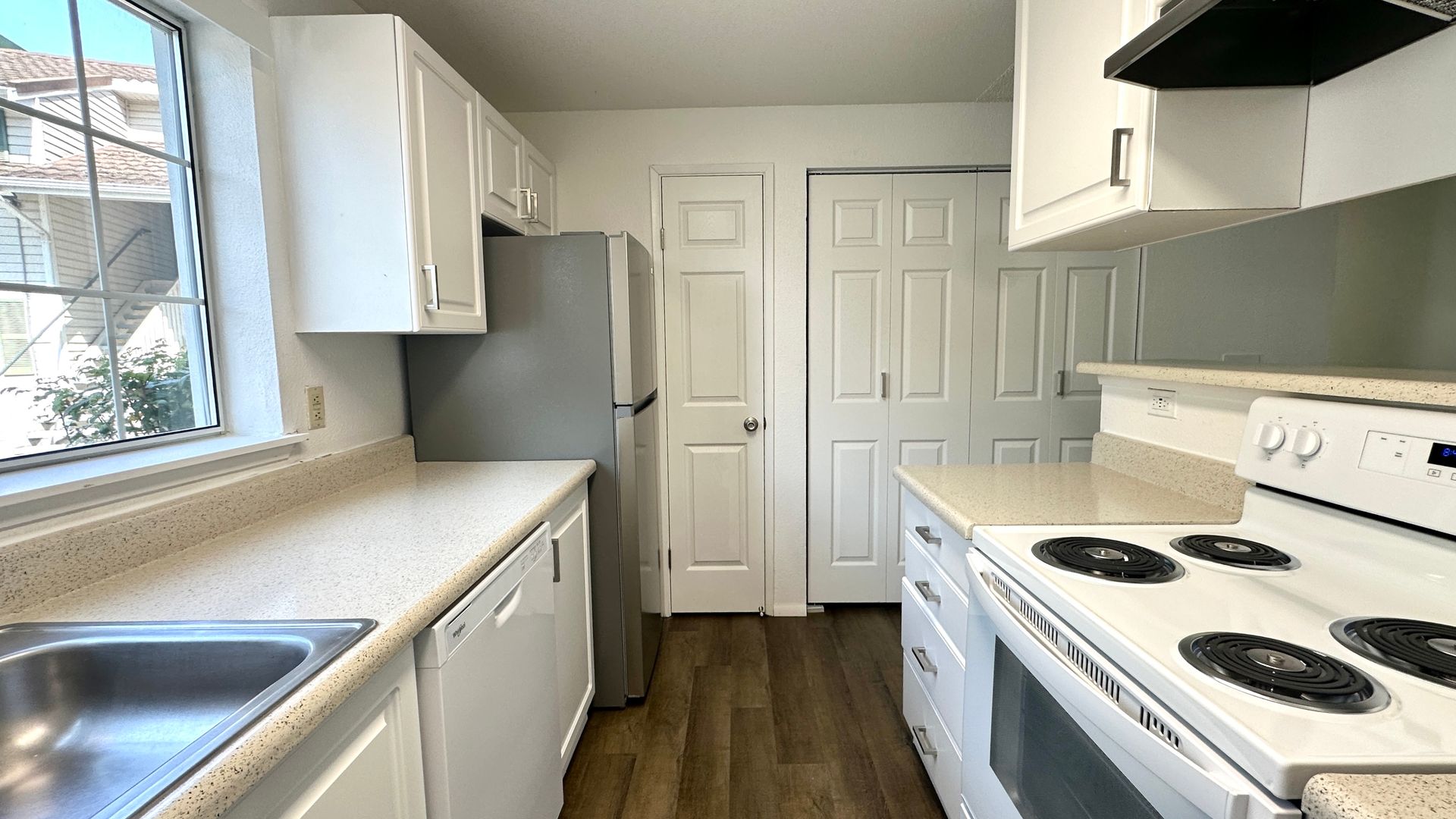 Auburn Apartment: 3702 Auburn Way S, Leasing Office